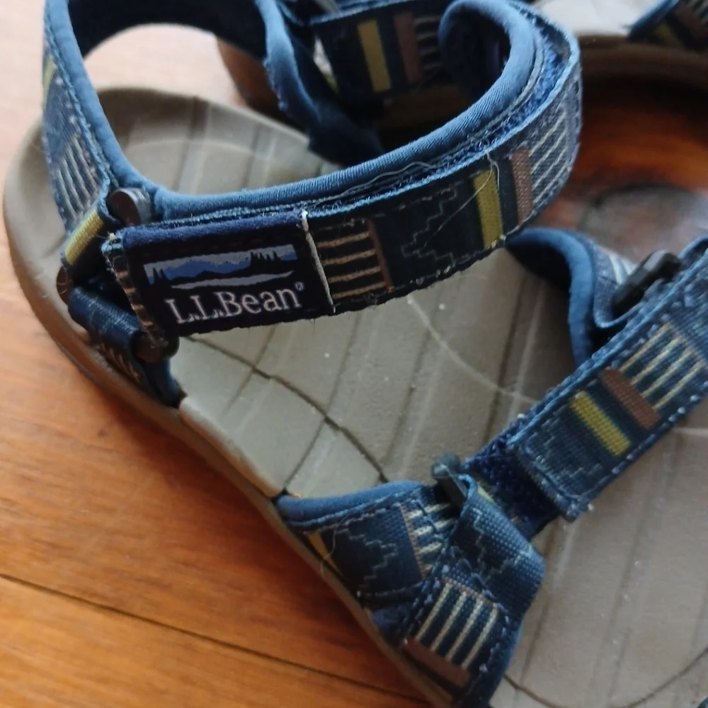 LL Bean Kids Size 2 Sandals Blue Aztec